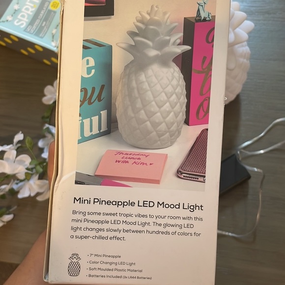 Light up room decor bundle​​ - Picture 6 of 8